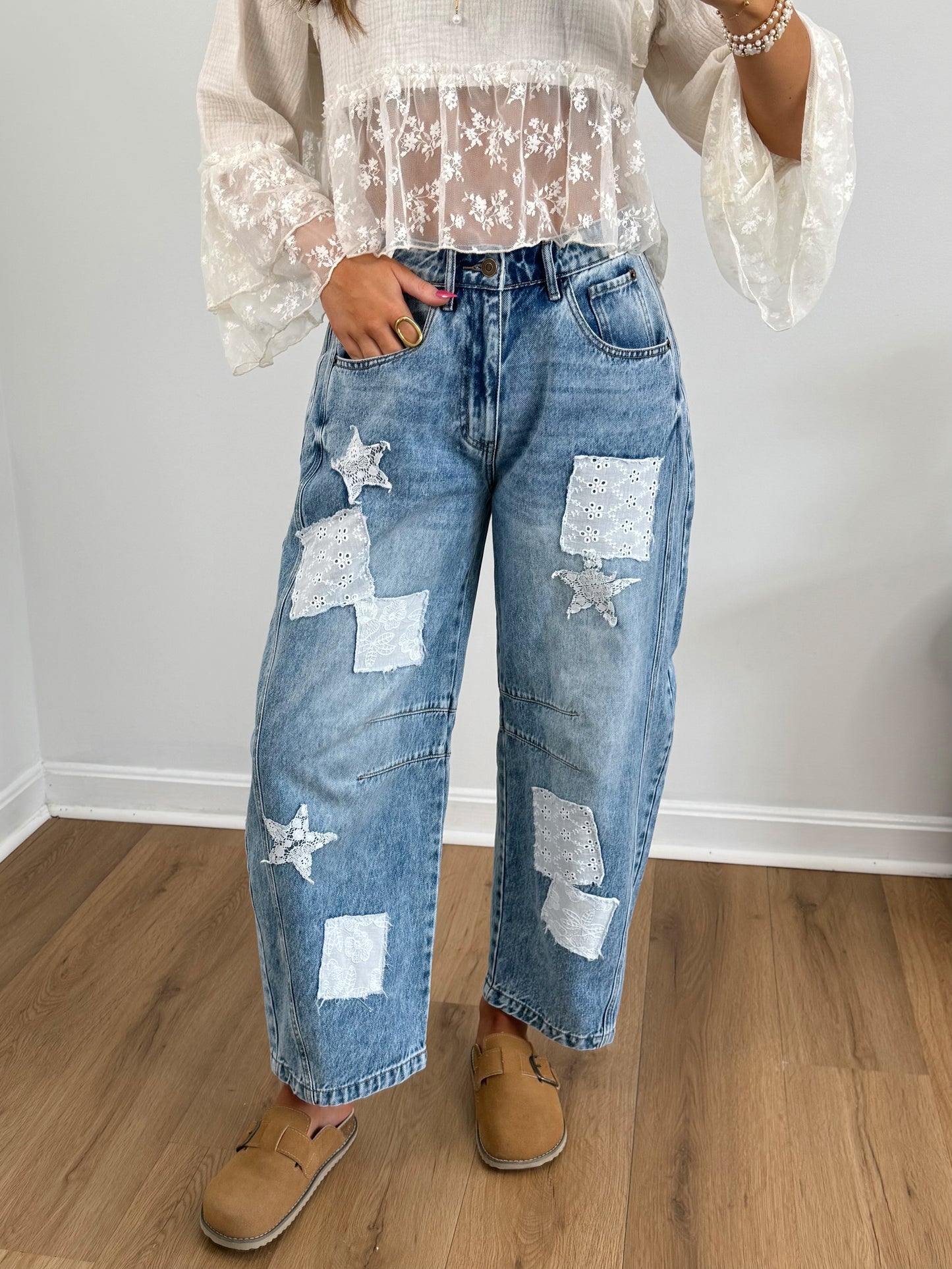Lucky Stitch Barrel Jeans